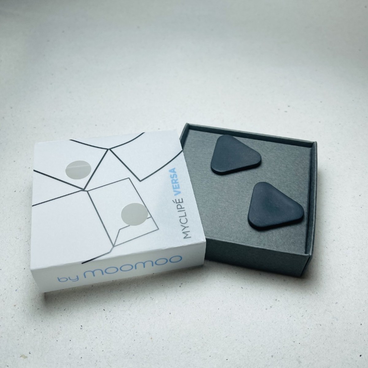 VERSA TRIANGLE BLACK